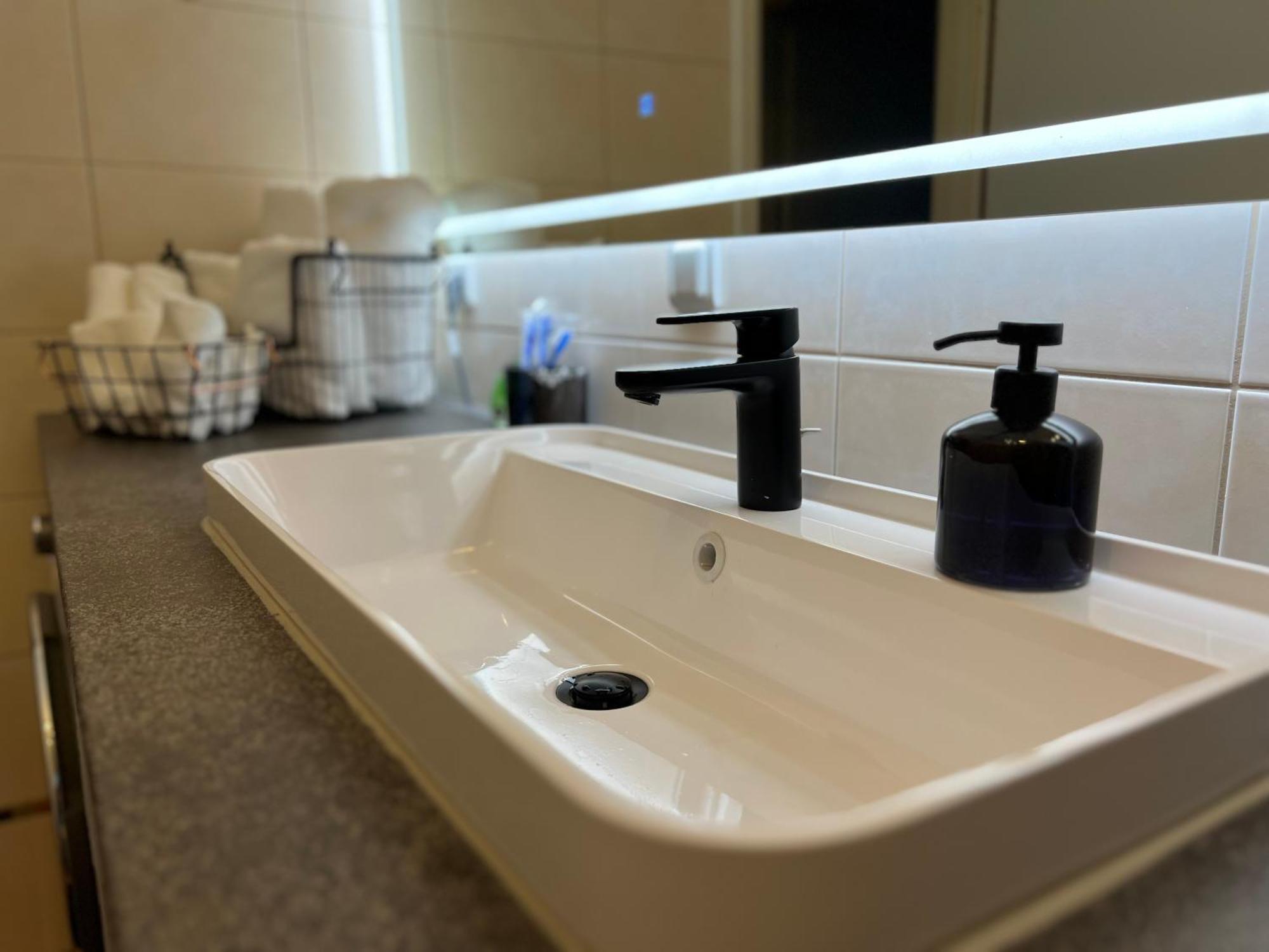 Mintara Komfort Apartment Mit Grill -Terrasse, Sky Und Parkplatz Magdeburg Dış mekan fotoğraf