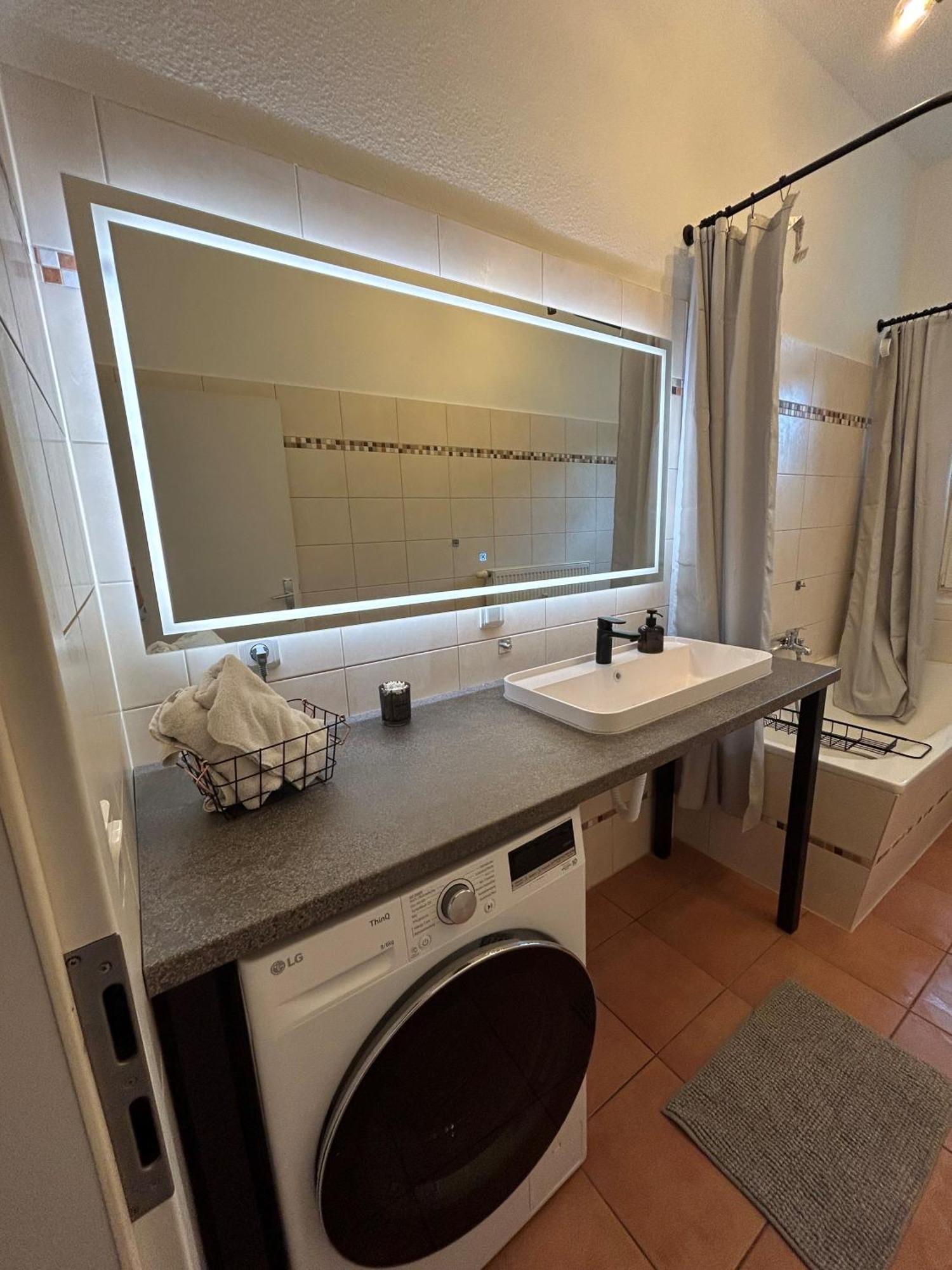 Mintara Komfort Apartment Mit Grill -Terrasse, Sky Und Parkplatz Magdeburg Dış mekan fotoğraf